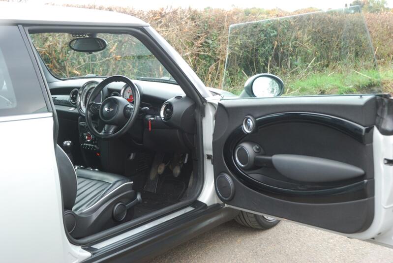MINI HATCH