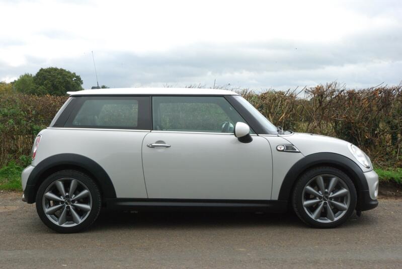 MINI HATCH