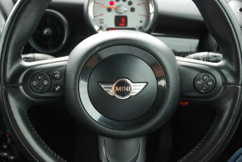 MINI HATCH