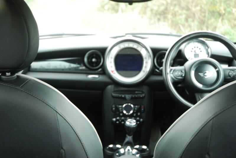 MINI HATCH