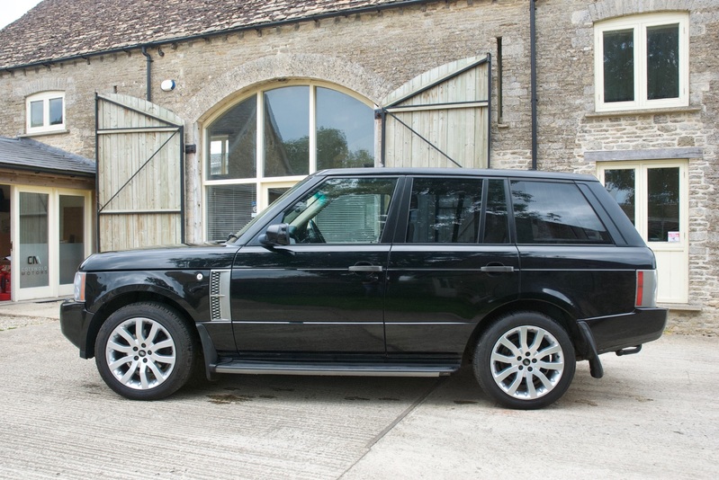 View LAND ROVER RANGE ROVER TD6 VOGUE