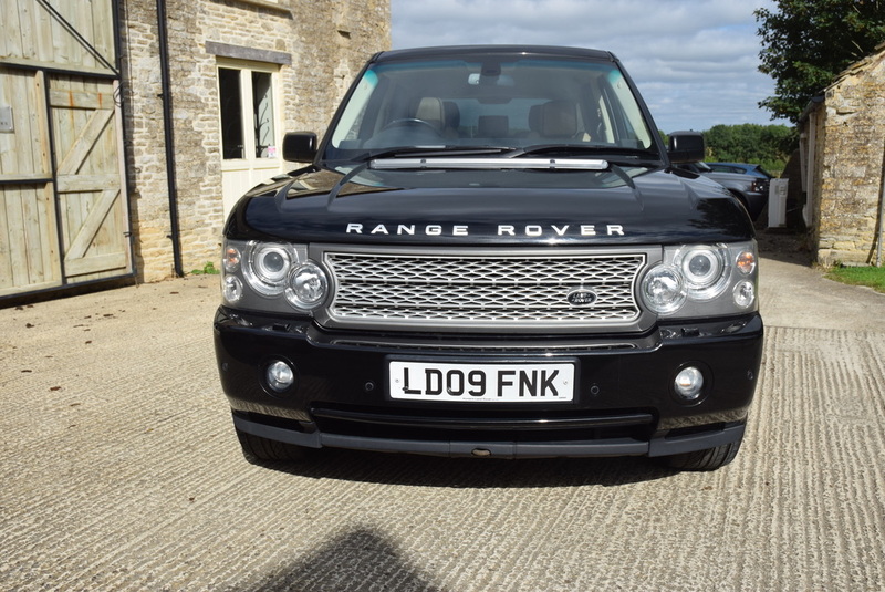 View LAND ROVER RANGE ROVER TDV8 VOGUE