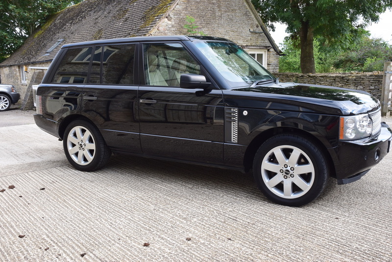 View LAND ROVER RANGE ROVER TDV8 VOGUE