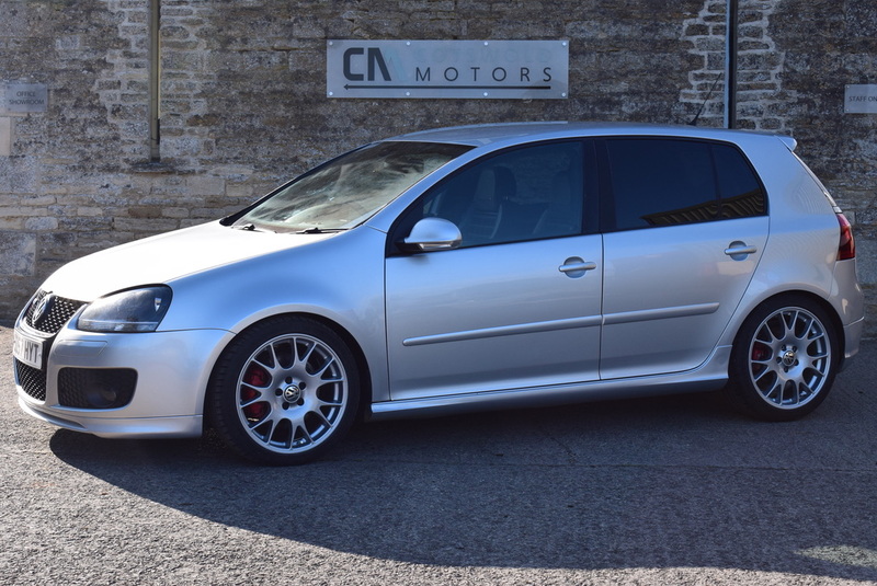 View VOLKSWAGEN GOLF GTI EDITION30 T 230