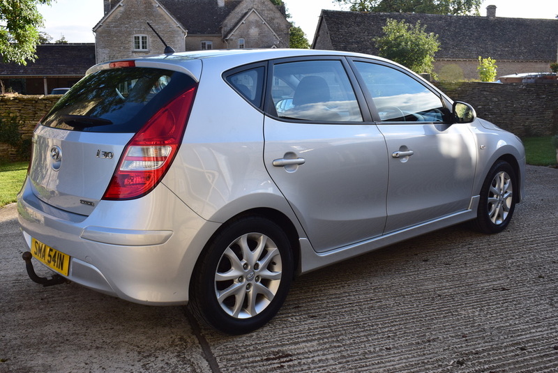 View HYUNDAI I30 CRDI COMFORT