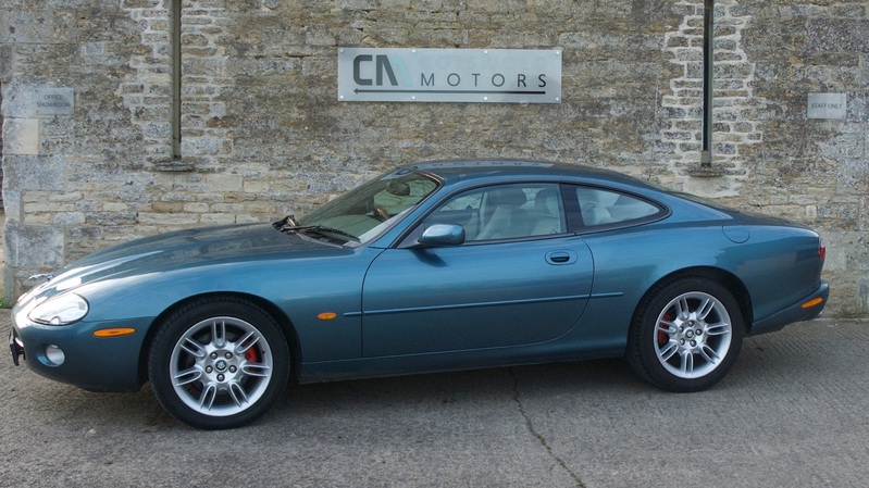 View JAGUAR XK8 COUPE