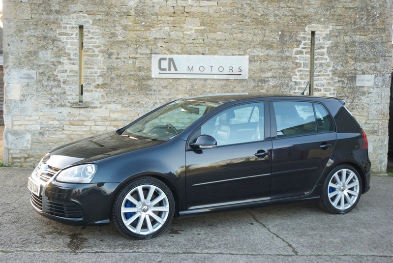 View VOLKSWAGEN GOLF R32