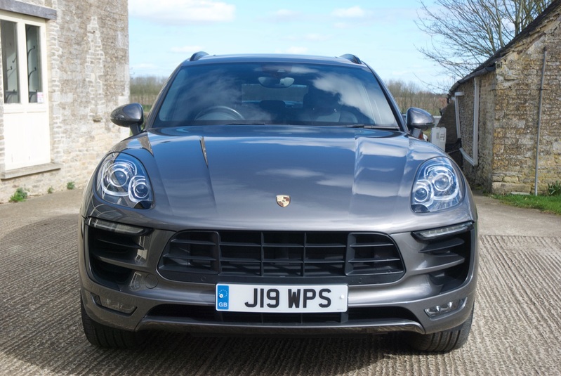 PORSCHE MACAN