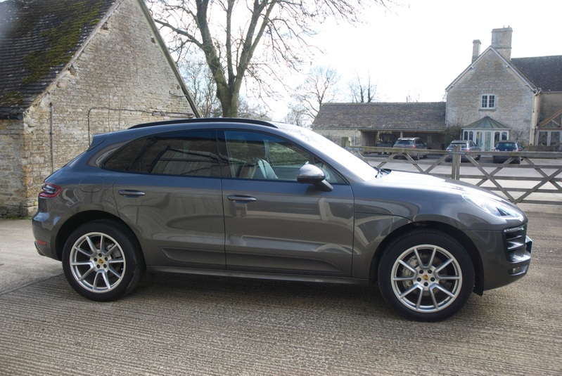 PORSCHE MACAN