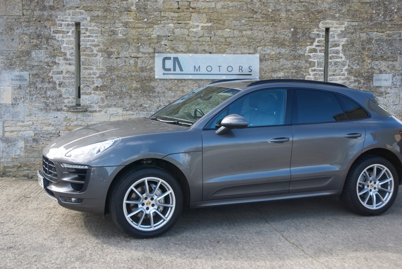 PORSCHE MACAN