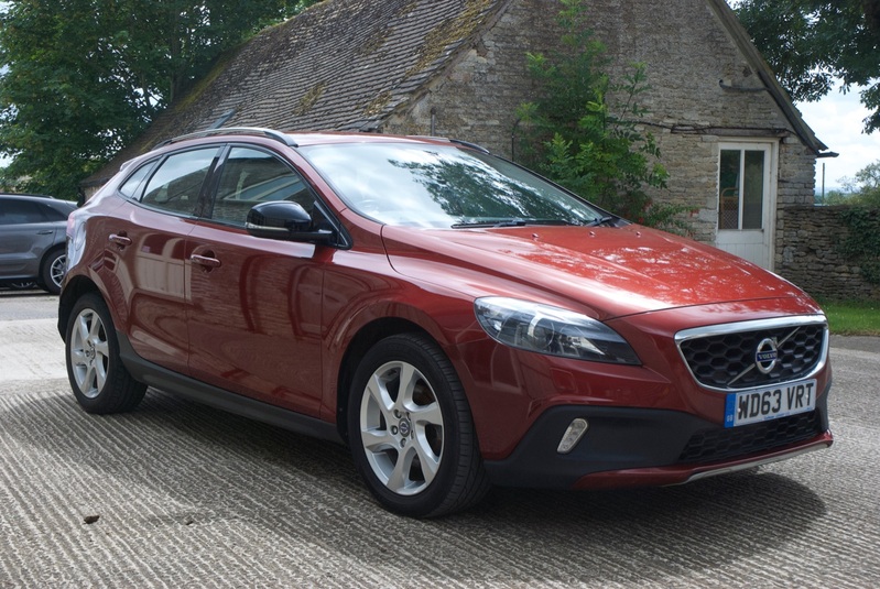 View VOLVO V40 D2 CROSS COUNTRY LUX