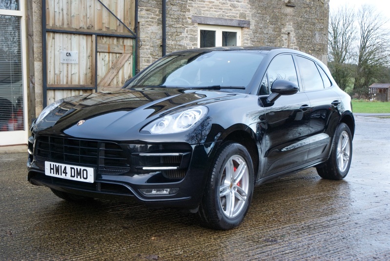 PORSCHE MACAN