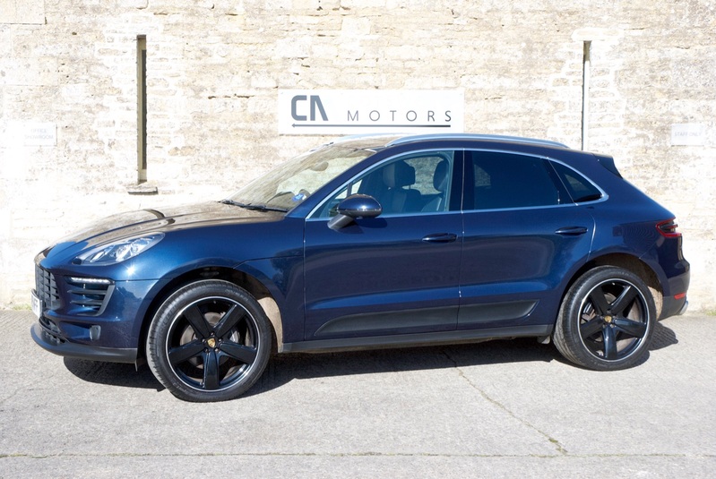 PORSCHE MACAN